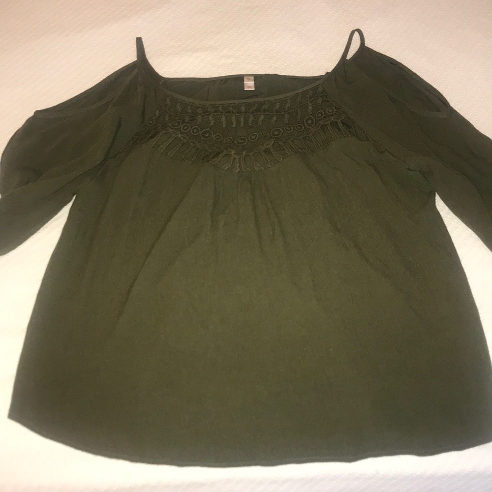 Xhilaration cold shoulder top